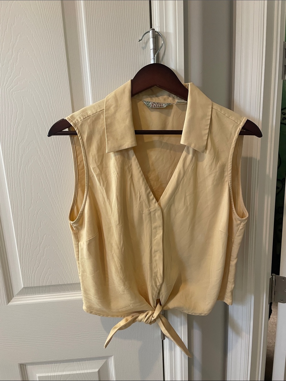 VTG 100% silk Tommy Bahama Sleeveless Tie-Front Collared Tank - Light Yellow